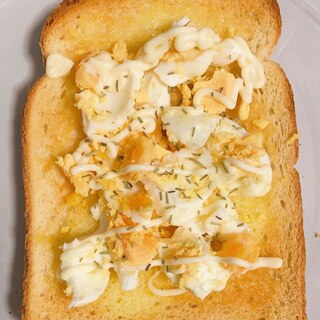 アレンジ食パン☆ローズマリー卵バター
